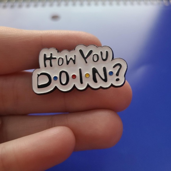 FRIENDS "HOW YOU DOIN?" OIL DRIPPED ENAMEL PIN LAPEL PIN BROOCH NWT - Picture 2 of 5